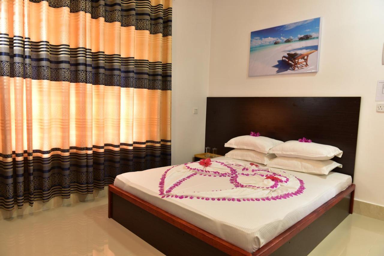Moodhumaa Inn Guraidhoo  Esterno foto